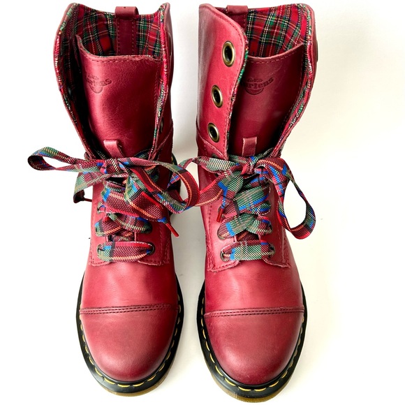 Dr. Martens Aimelie Aimilita Triumph Plaid Fold-Over 9-Eye Boot Red Leather 9 - Picture 9 of 13